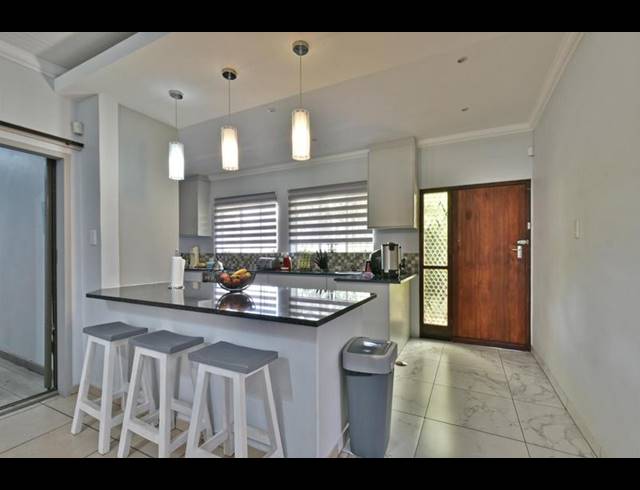 9 BEDROOM HOUSE FOR SALE IN BRACKENHURST